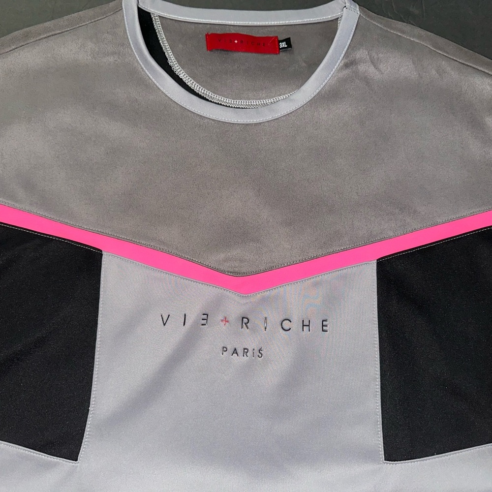 Vie Riche Paris Gray and Black Top